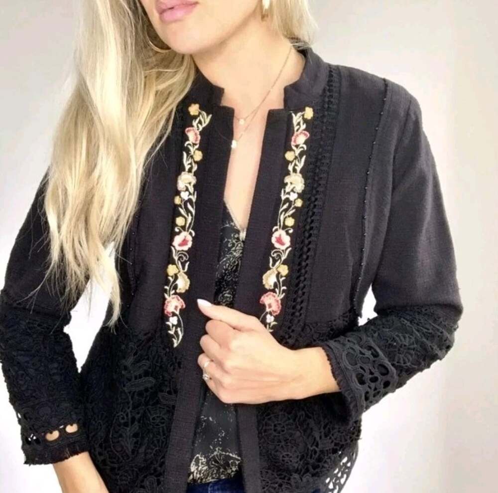 CHICO'S $159 Embroidered Flowers Lace Black Jacket Size 3 US XL 16 Lacey